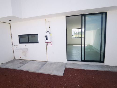 Renta De Casa Residencial En Privada Con Casa Club Ciudad Maderas