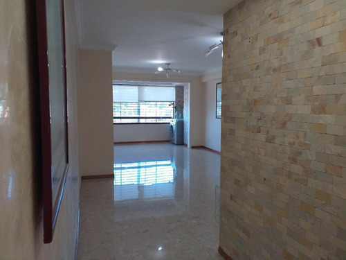 Vendo Precioso Apto. En Los Geranios, Mun. El Hatillo. 128 M