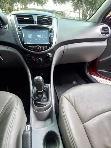 Hyundai Accent 1.6 Premium Mecánica