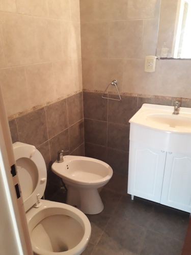Imagen 10 de 14 de Dúplex De 4 Ambientes 2 Baños 1 Tualet , Vestidor/cochera .