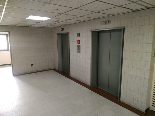 Imagen 3 de 12 de Venta De Oficina En El Multicentro Profesional Macaracuay