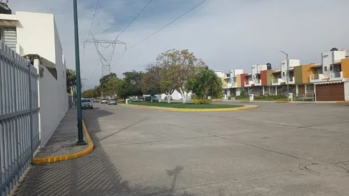 A Minutos De La Uvm Y Walmart Paraíso Casa En Conjunto Horiz