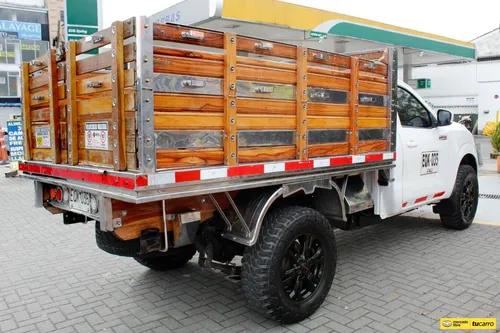 Nissan Frontier 2.5 D22 / Np300 Estacas Diesel Mt 4x4