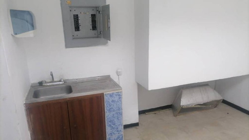 Imagen 7 de 10 de Local En Venta En Edificio Cachamay, Puerto La Cruz