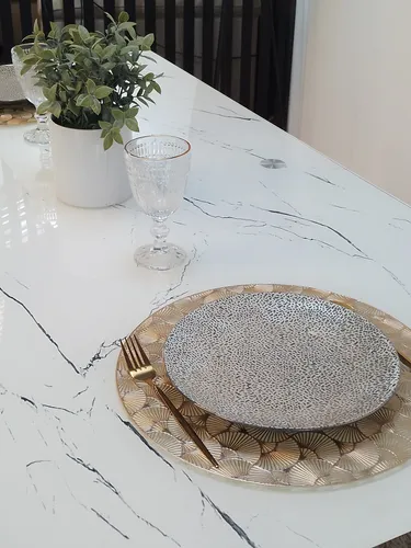 Mesa De Comedor Rectangular 160 Simil Marmol Base Dorada