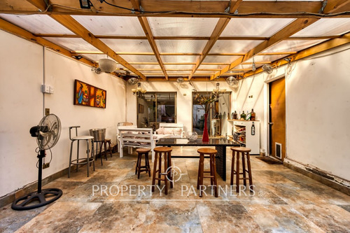 Estoril, Casa De 3 Pisos Con Excelente Conectivida...