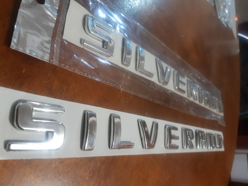 Emblema Palabra Silverado 