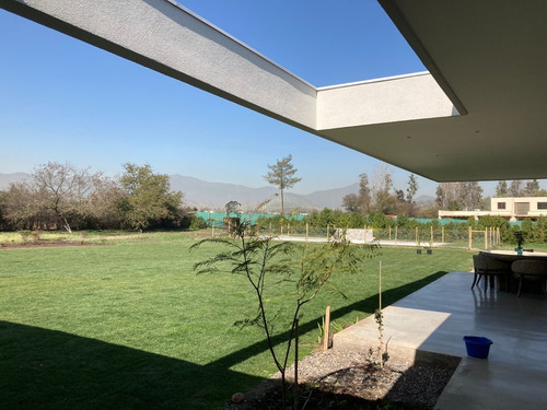 Condominio Los Castaños / Calle Los Algarrobos