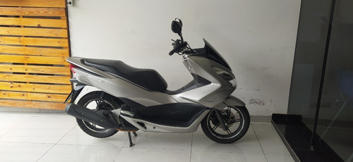 Imagem 5 de 9 de Honda Pcx 150 2018 Tebi Motos