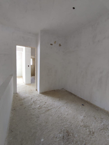 Imagen 9 de 18 de Jorge Febres Vende Town House En Colinas De Guataparo, Res. Villa Lago
