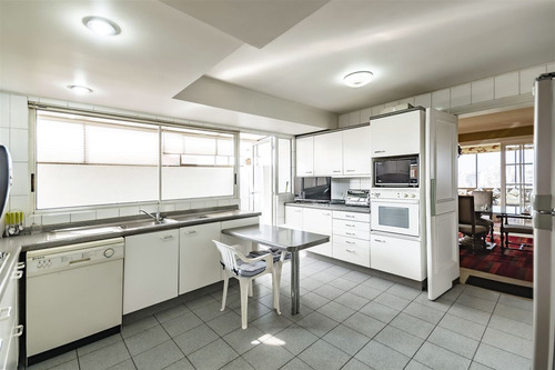 Departamento En Venta De 2 Dormitorios En Suite En Vitacura
