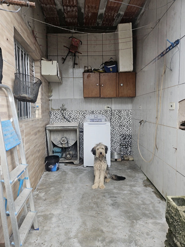 Casa Com 3 Quartos, 2 Banheiros E Vaga Para Até 2 Veículos