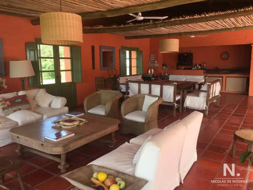 Chacra De 6 Dormitorios, Con Piscina En Venta Enla Barra.