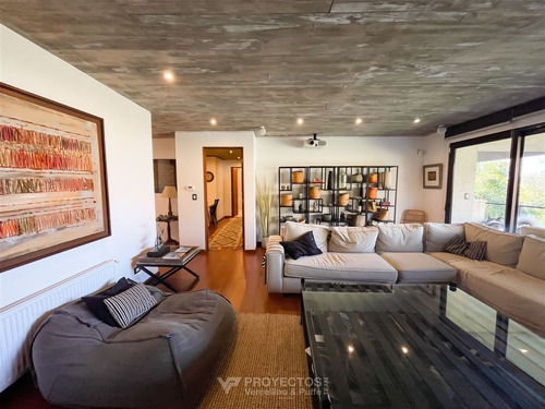 Casa En Venta De 8 Dorm. En Lo Barnechea