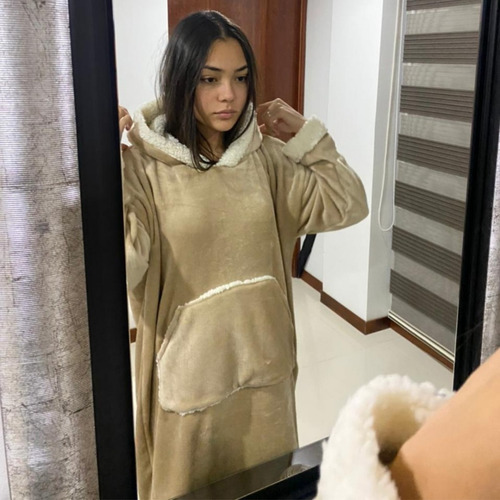 Cobija Con Mangas Piel De Durazno Copo Camel