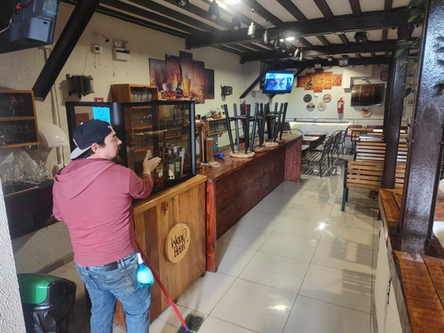 Vendo Local De 105 M2, Equipado Con Patentes De Restobar.