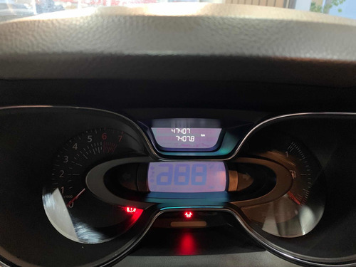 Imagen 8 de 11 de Renault Captur 2018 2.0 Zen