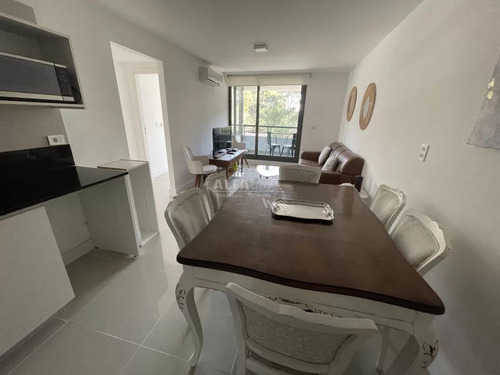 Apartamento De Dos Dormitorios En Venta Punta Del Este