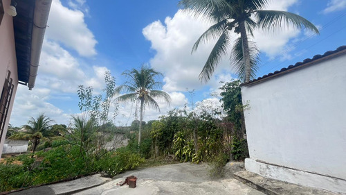 Casa De 6 Cômodos Com Área Livre
