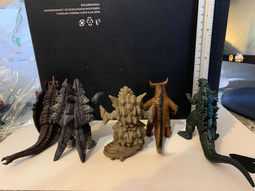 Kaijus Godzilla Ultraman / Precio Por Pieza (Usado)