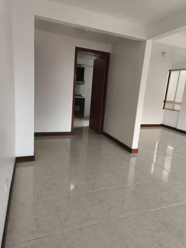 Vendo Apartamento Con Excelente Ubicación En La Parte Baja De La Loma De Los Bernal.