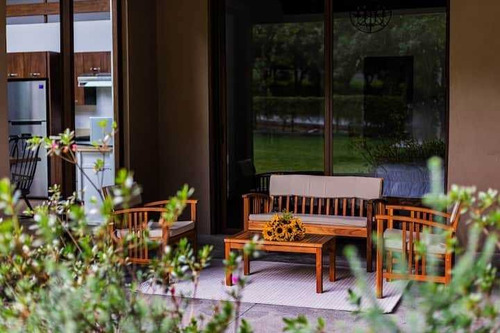 Imagen 3 de 10 de Casa De Estilo Suizo En Residencial De San Miguel Dueñas.