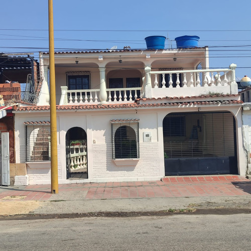 Aacosta Vende Casa Con Anexos Av. Principal Isabelica 