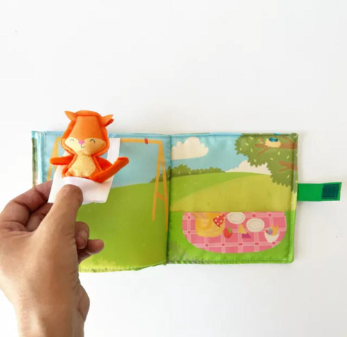 Mini Libro Sensorial 6 Escenas Kiwi A Jugar Con Muñequito