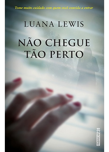 Não chegue tão perto, de Lewis, Luana. Editora Rocco Ltda, capa mole em português, 2016