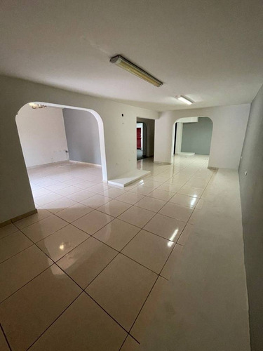 Imagen 4 de 16 de Se Renta Local Comercial En Zona Norte