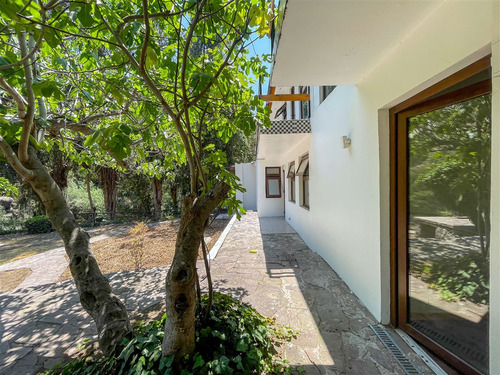 Casa En Venta De 4 Dorm. En Lo Barnechea