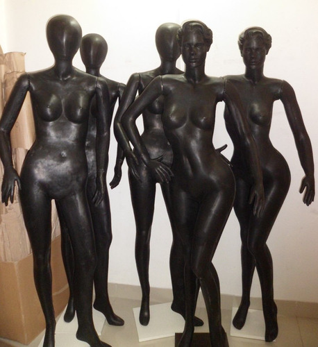 Maniquies De Plastico  Dama Y Hombre Color Negro.