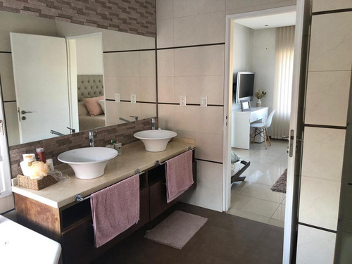 Excelente Casa Moderna En El Barrio Los Alisos