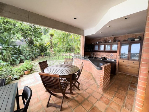 Alto Hatillo !! Hermosa Casa Con Vista Al Ávila, Impecable Cuidado Y Mantenimiento, 1.647 M2 Terreno, 408 M2 Constr., 4 Hab, 7 Baños, 6 Pe, Amplio Y Bello Anexo, Calle Cerrada Con Vigilancia Y Pozo