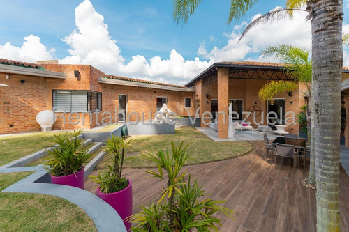 Hermosa Casa De 1 Nivel En Venta Ubicada En La Lagunita Country Club 25-7758