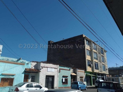 Ab  Vende Casa Para Remodelar Con Local Comercial Con Santa Maria Y Reja Protectora Ubicada En Una Zona Céntrica  San Blas  Valencia