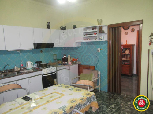 Venta - Casa En 2 Plantas - 4 Dormitorios - 2 Baños ** Apta Credito **
