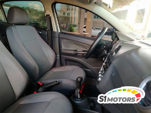 Imagem 15 de 15 de Volkswagen Voyage Comfortline 1.6 Prata 2011