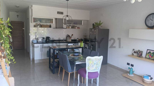 Venta Depto 2 Ambientes Con Cochera Cubierta En Martinez