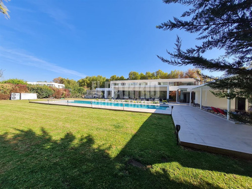 Casa En Venta En Las Brisas De Chicureo