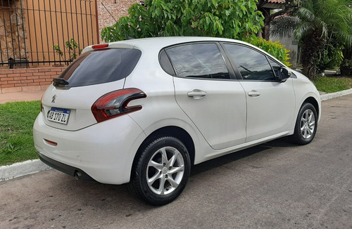 Imagen 12 de 25 de Peugeot 208 Allure
