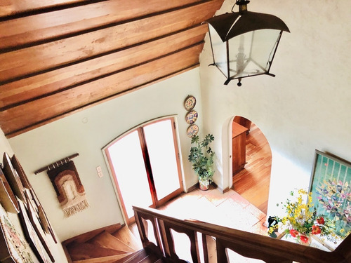 Oportunidad: Emblemática Casa Con Potencial Terreno