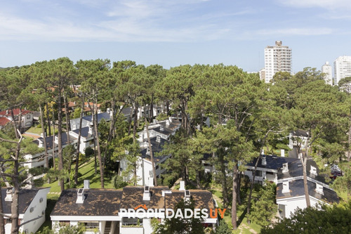 Apartamento En Venta En Roosevelt Punta Del Este, 2 Dormitorios, 2 Baños