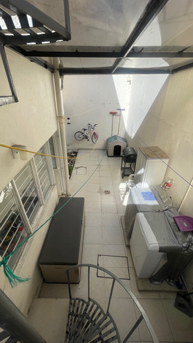 Vendo Casa Paseos De Churubusco. Parque Tezontle, Plaza Oriente A 400 Mts. Central De Abastos , Metrobus Rio Teolutla A 50 Mts., Central De Abastos., Foro Sol. A 5 Minutos. Aeropuerto A 10 Min.