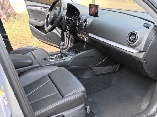 Imagem 9 de 15 de Audi A3 Sedan 1.8 Turbo Ambition