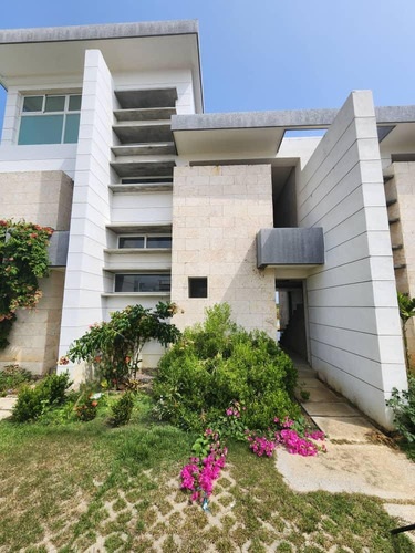 Townhouse Obra Blanca En Puerto Morrocoy, Parque Nacional Morrocoy En Tucacas.