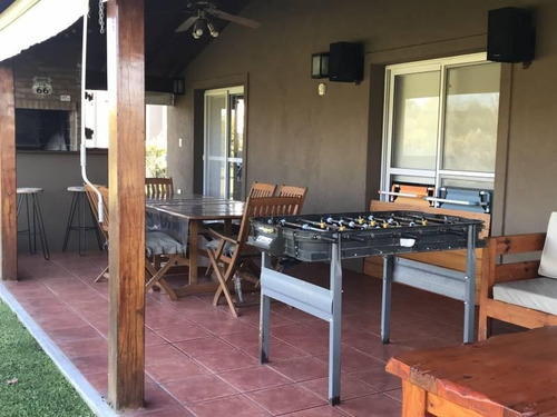 Pilar Del Este, Los Jazmines Venta, Casa Con 4 Dormitorios Mas Dependencia