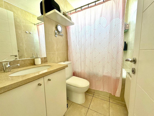 Casa En Venta Condominio De 5 Dorm Quincho. En Lo Barnechea