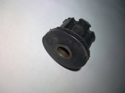 Buje Soporte Alternador Corsa   90106190   Cod  8011