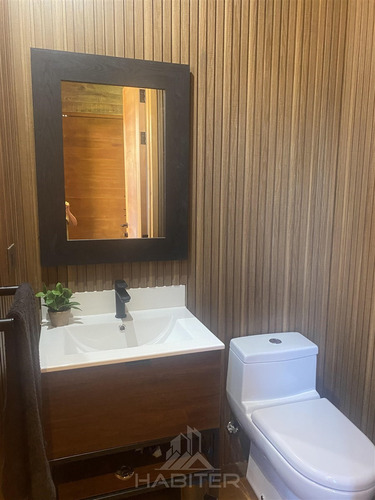 Casa En Venta De 4 Dorm. En Pucón